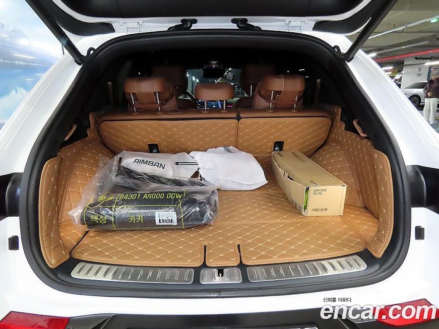 Genesis GV70 2025