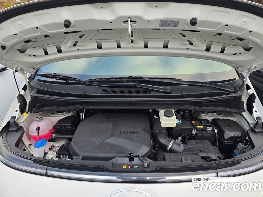 Hyundai Staria 2025