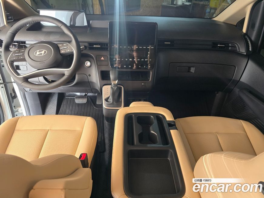 Hyundai Staria 2025