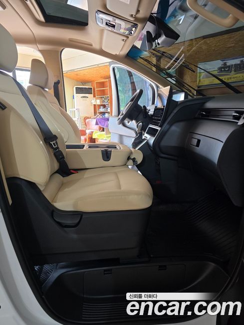 Hyundai Staria 2025