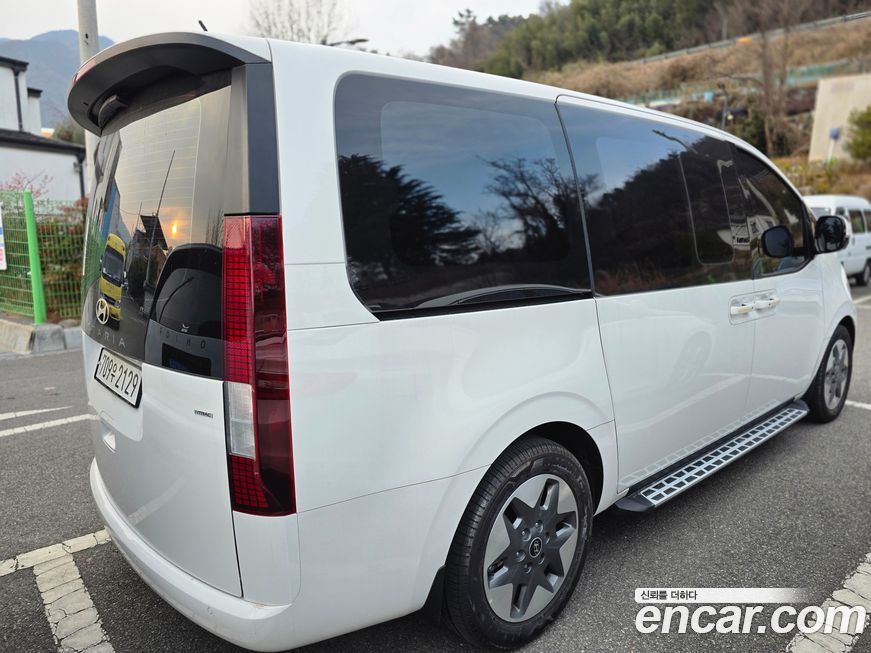 Hyundai Staria 2025
