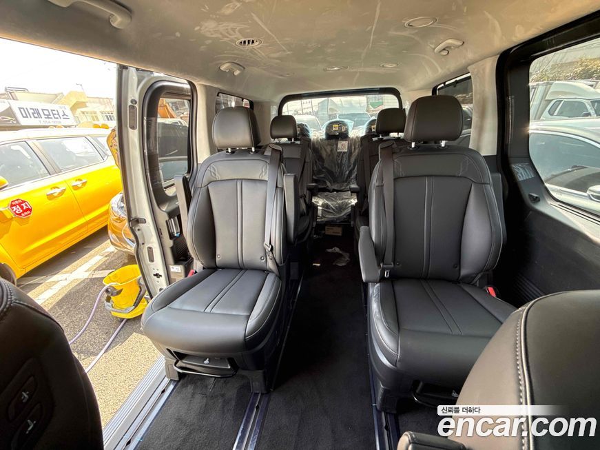 Hyundai Staria 2025