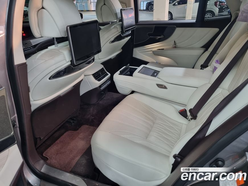 Lexus LS 2020