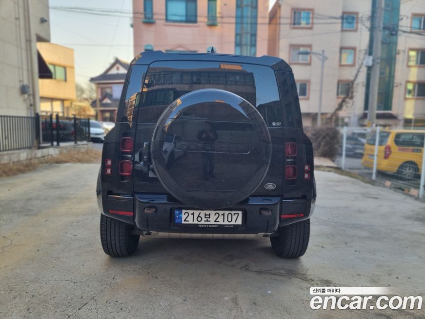 Land Rover Defender 2023