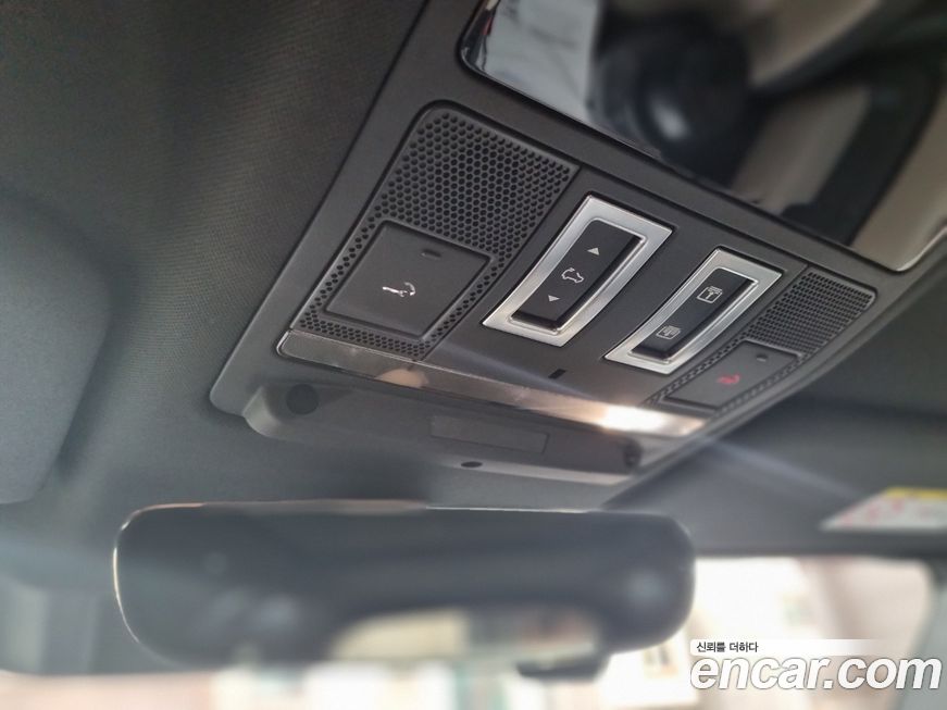 Land Rover Defender 2023