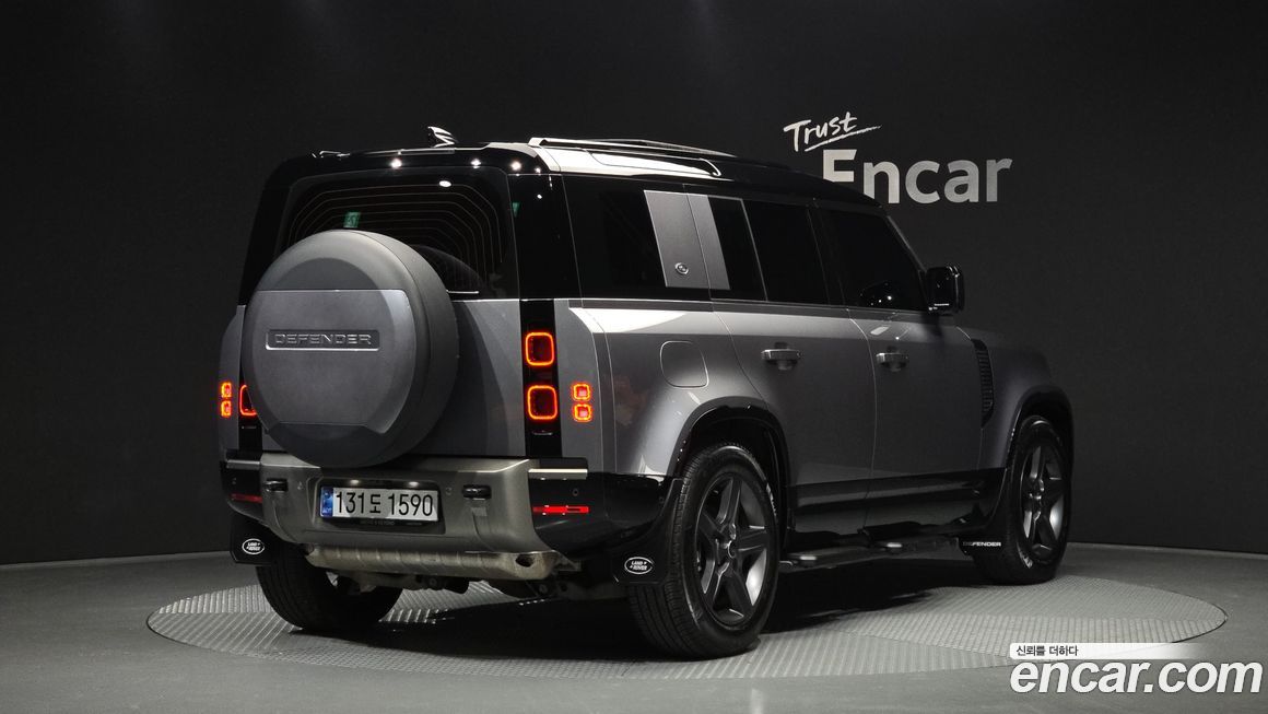 Land Rover Defender 2024