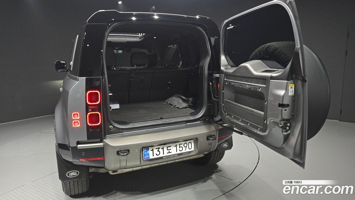 Land Rover Defender 2024