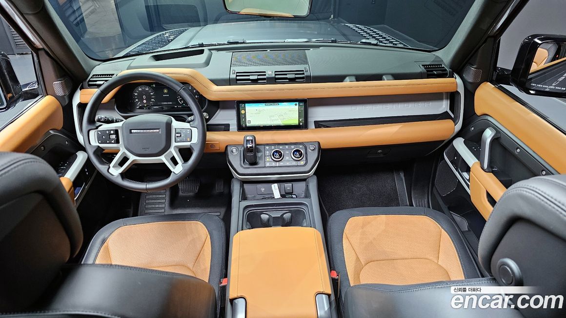 Land Rover Defender 2024