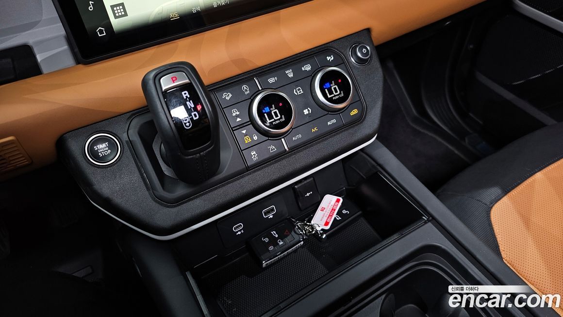 Land Rover Defender 2024