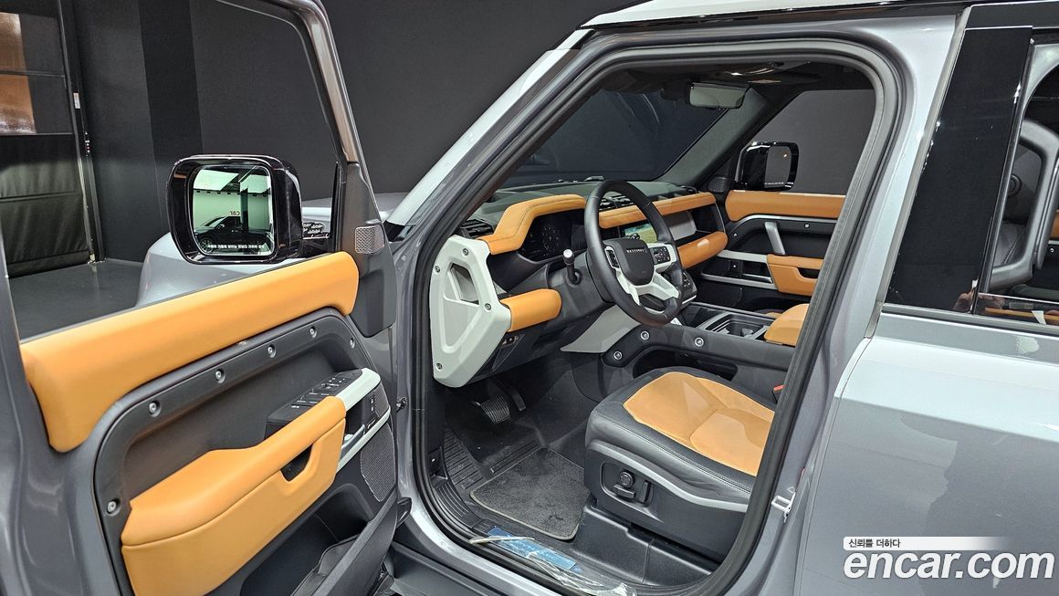 Land Rover Defender 2024