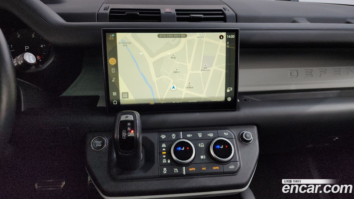Land Rover Defender 2023