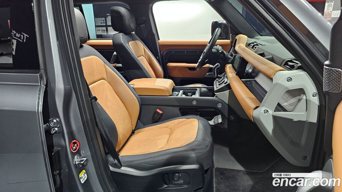 Land Rover Defender 2024