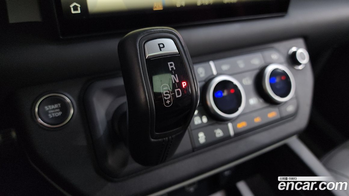 Land Rover Defender 2023