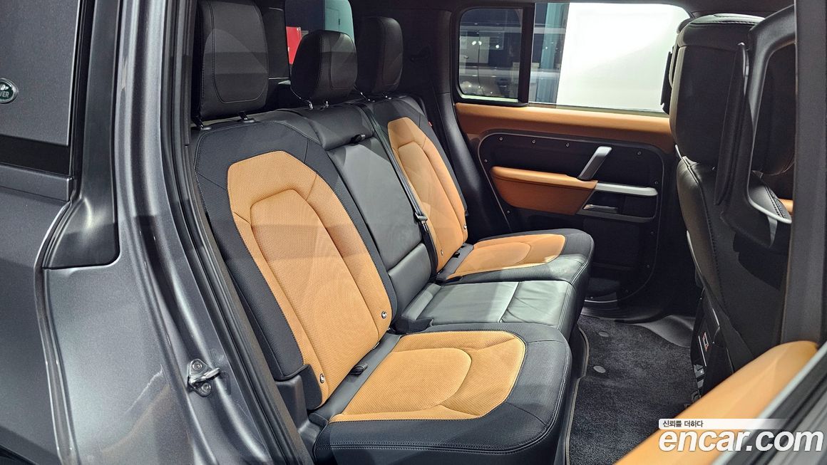 Land Rover Defender 2024