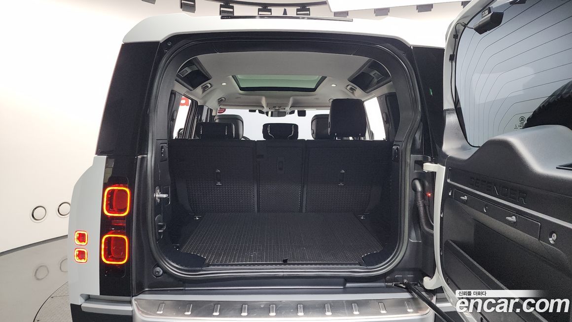 Land Rover Defender 2023