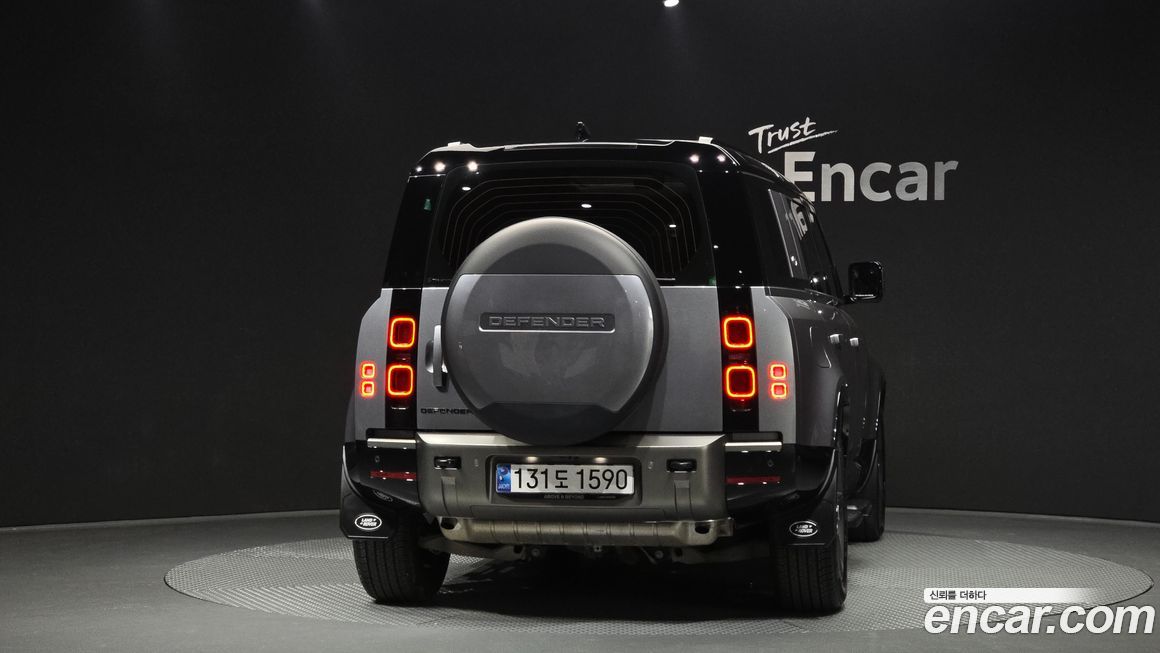 Land Rover Defender 2024