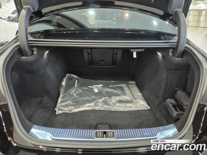 Mercedes-Benz S-Class 2024