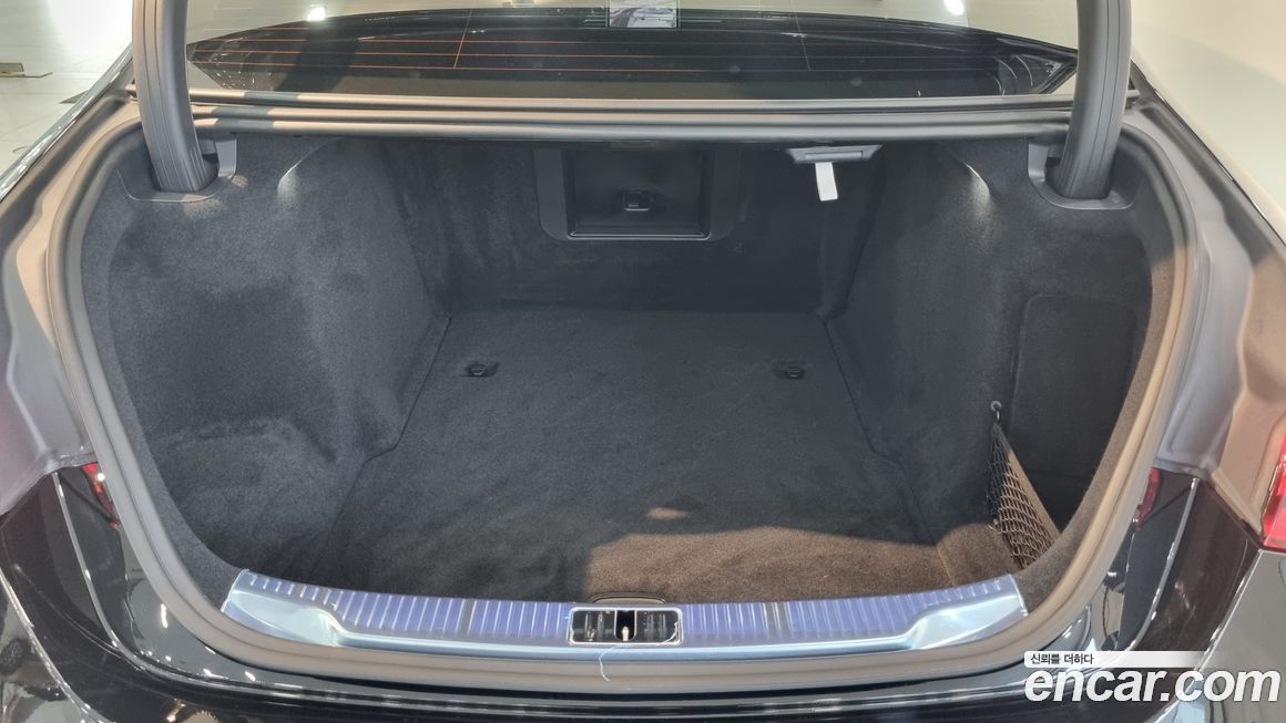 Mercedes-Benz S-Class 2025