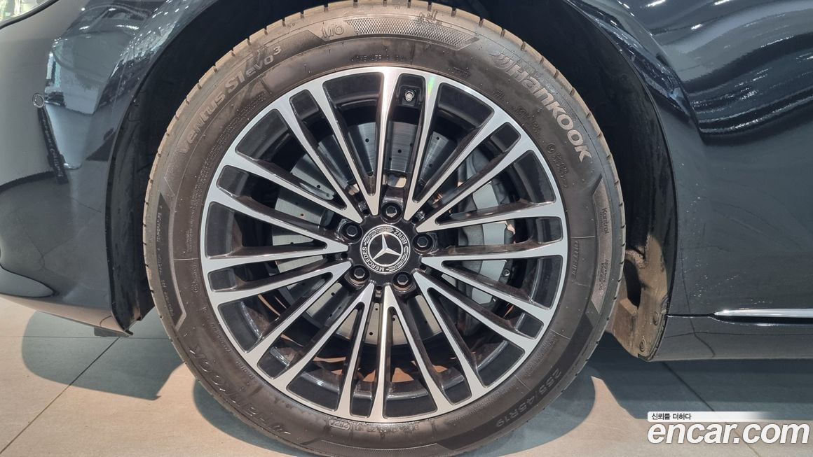 Mercedes-Benz S-Class 2025