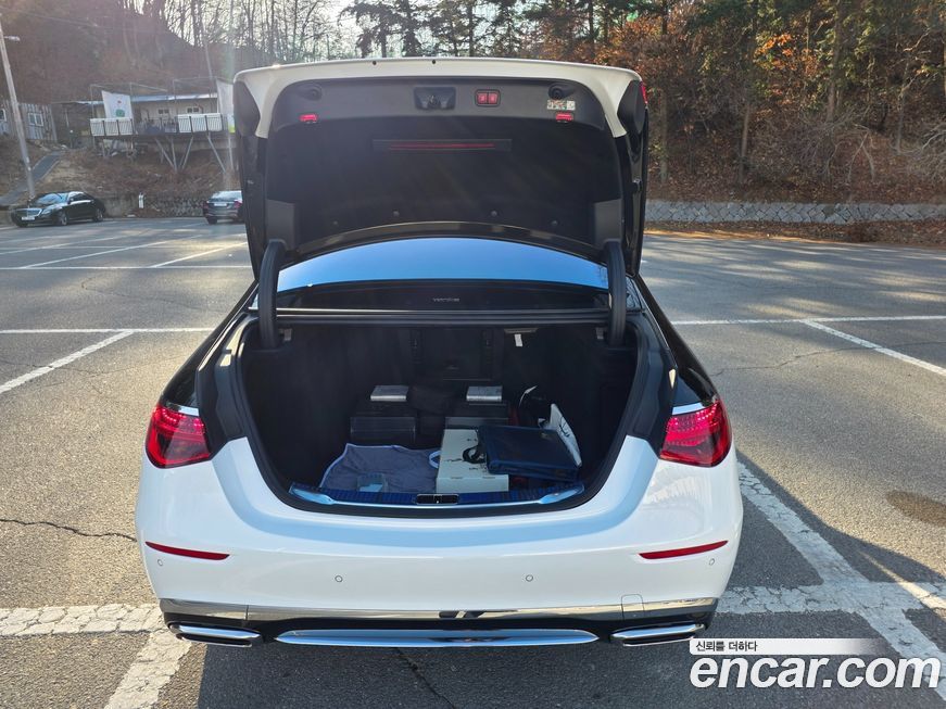 Mercedes-Benz S-Class 2024