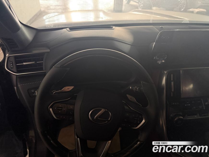 Lexus LX 2025