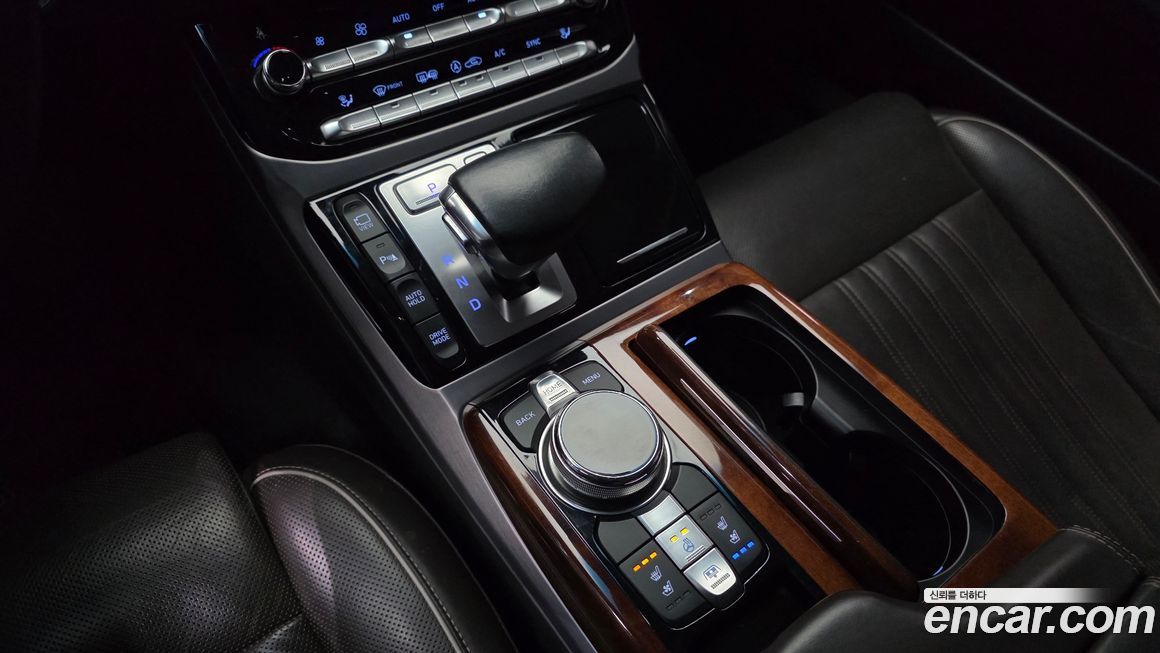 Genesis EQ900 2016