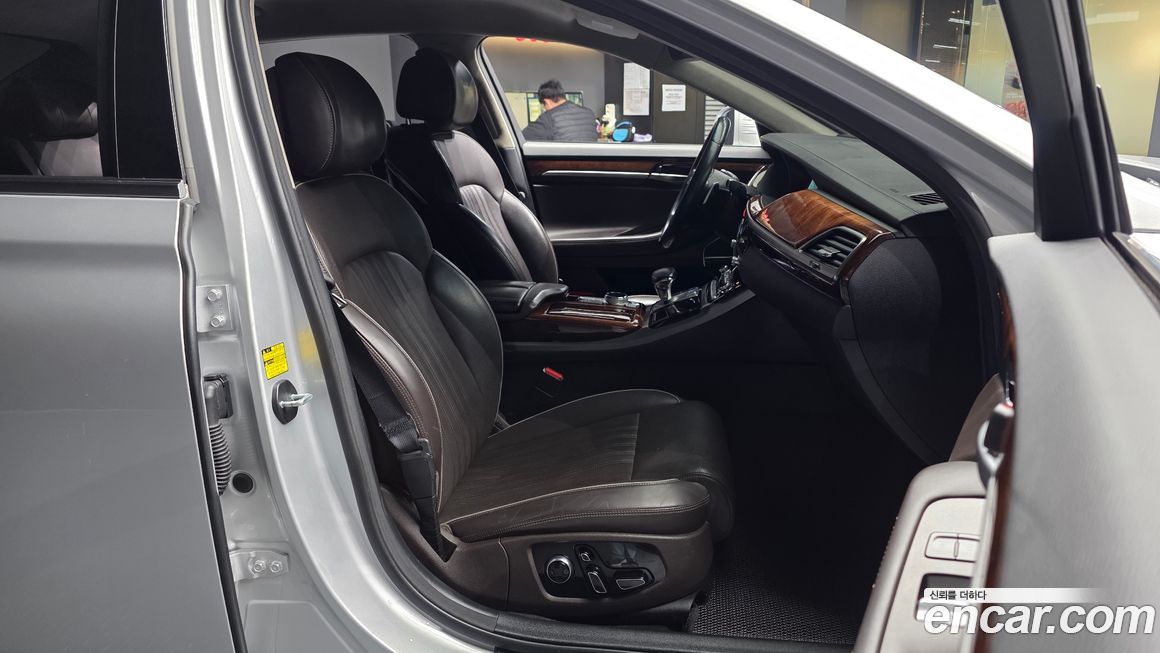 Genesis EQ900 2016