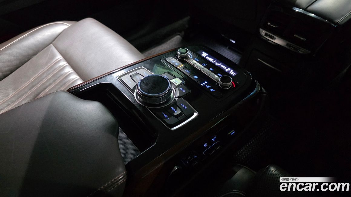 Genesis EQ900 2016