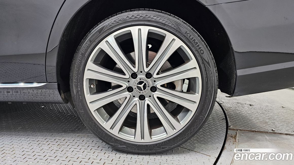 Mercedes-Benz E-Class 2023