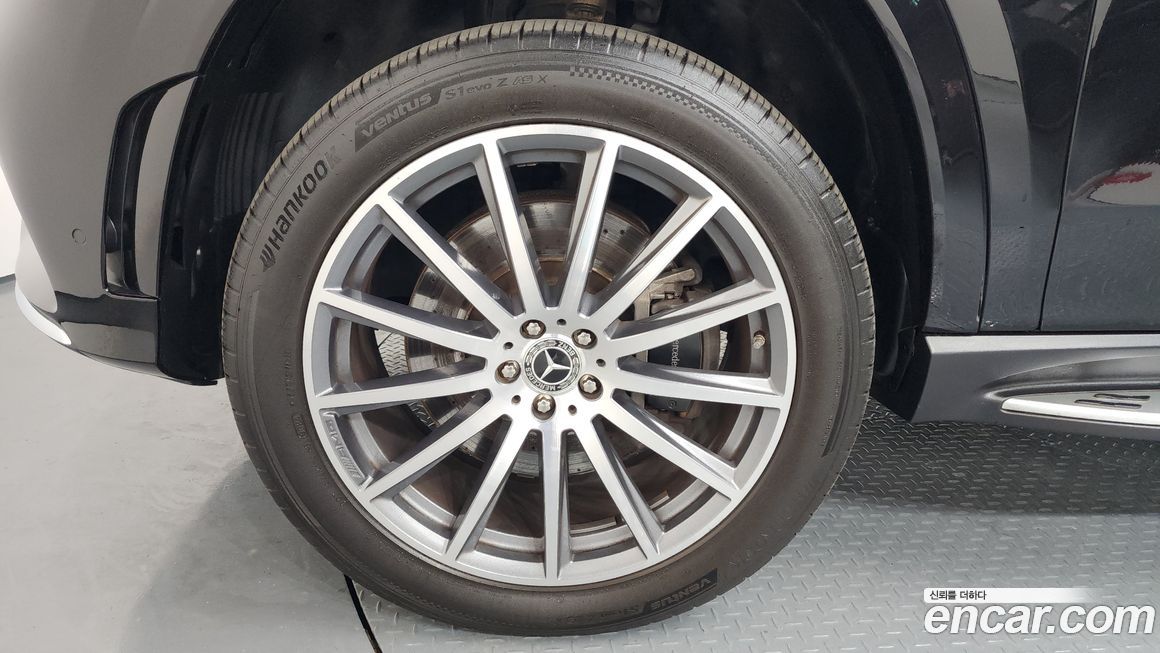 Mercedes-Benz GLS-Class 2023