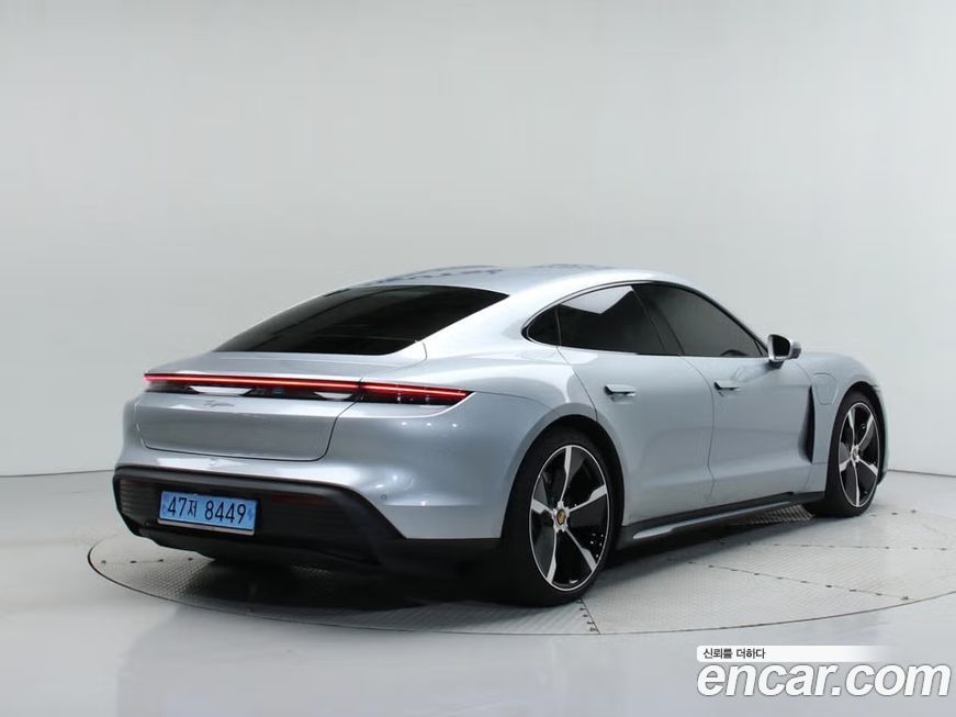 Porsche Taycan 2023