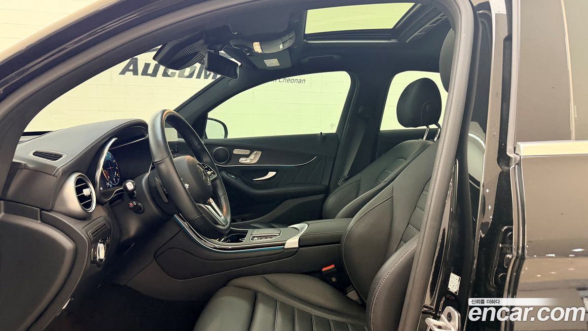 Mercedes-Benz GLC-Class 2023