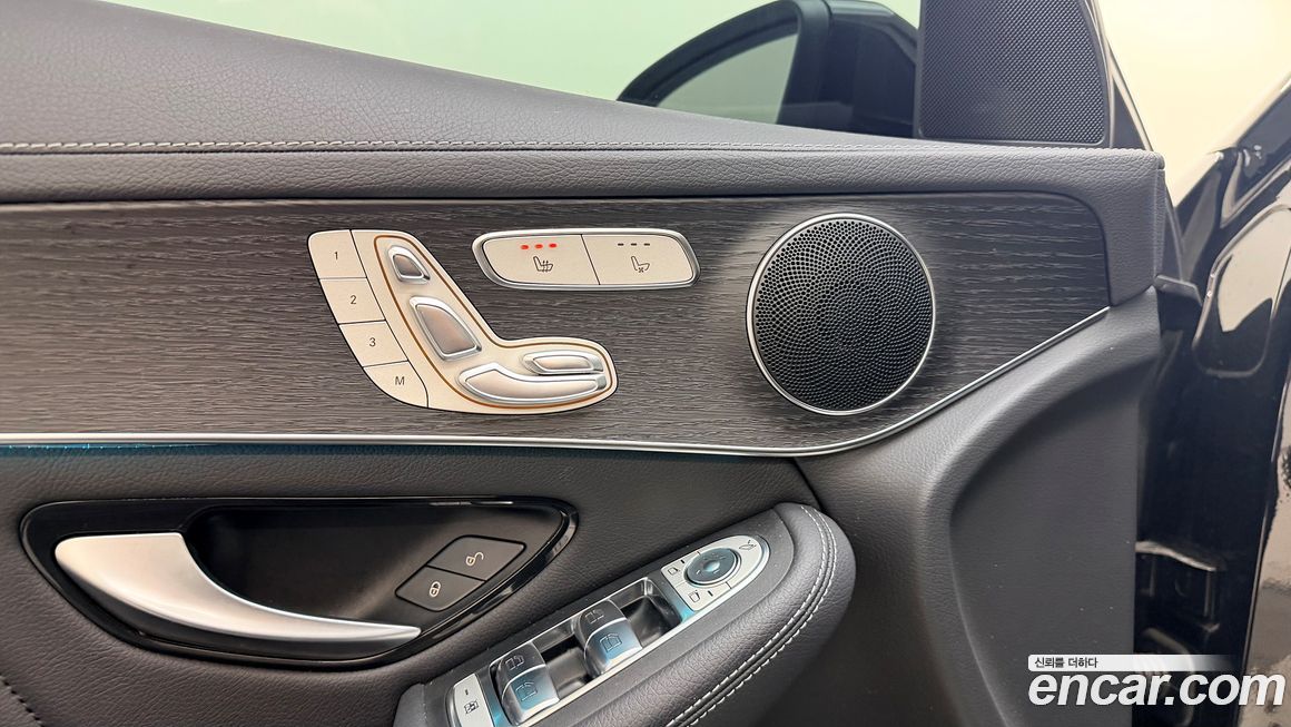 Mercedes-Benz GLC-Class 2023