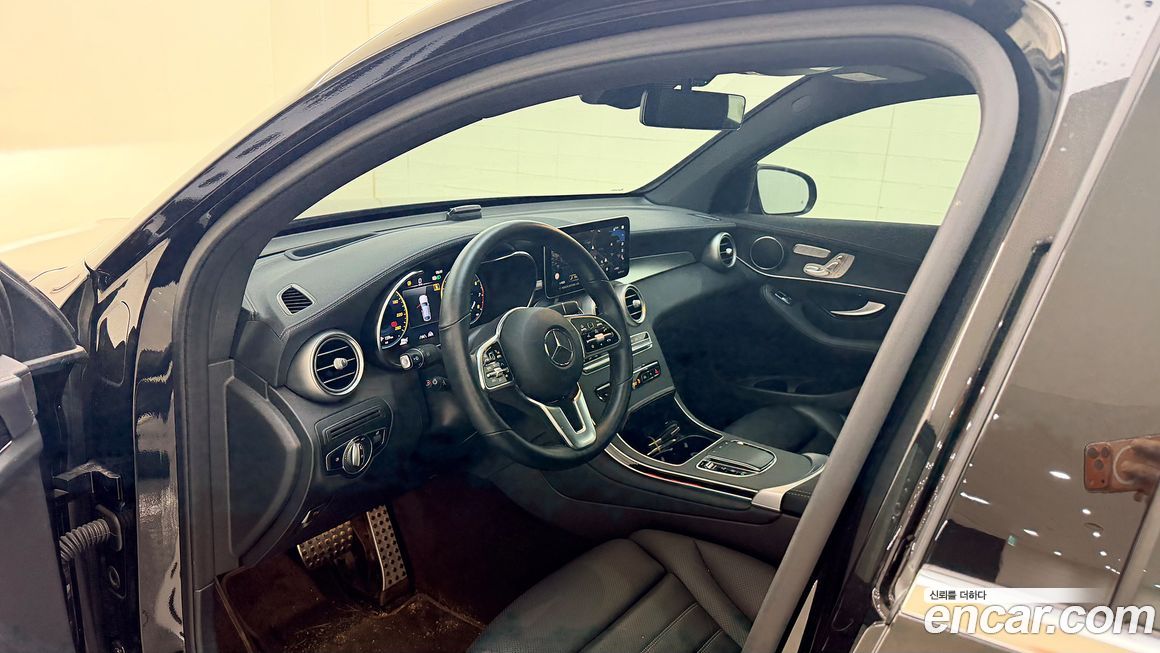 Mercedes-Benz GLC-Class 2023