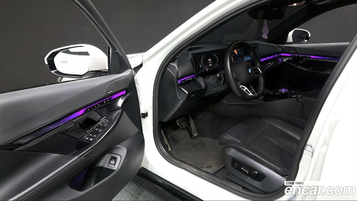 BMW 5-Series 2024