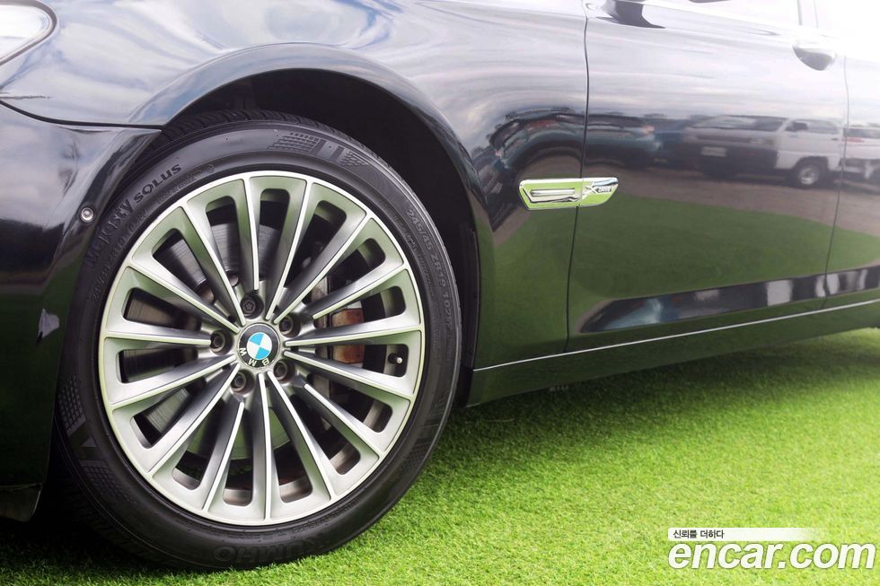 BMW 7-Series 2012