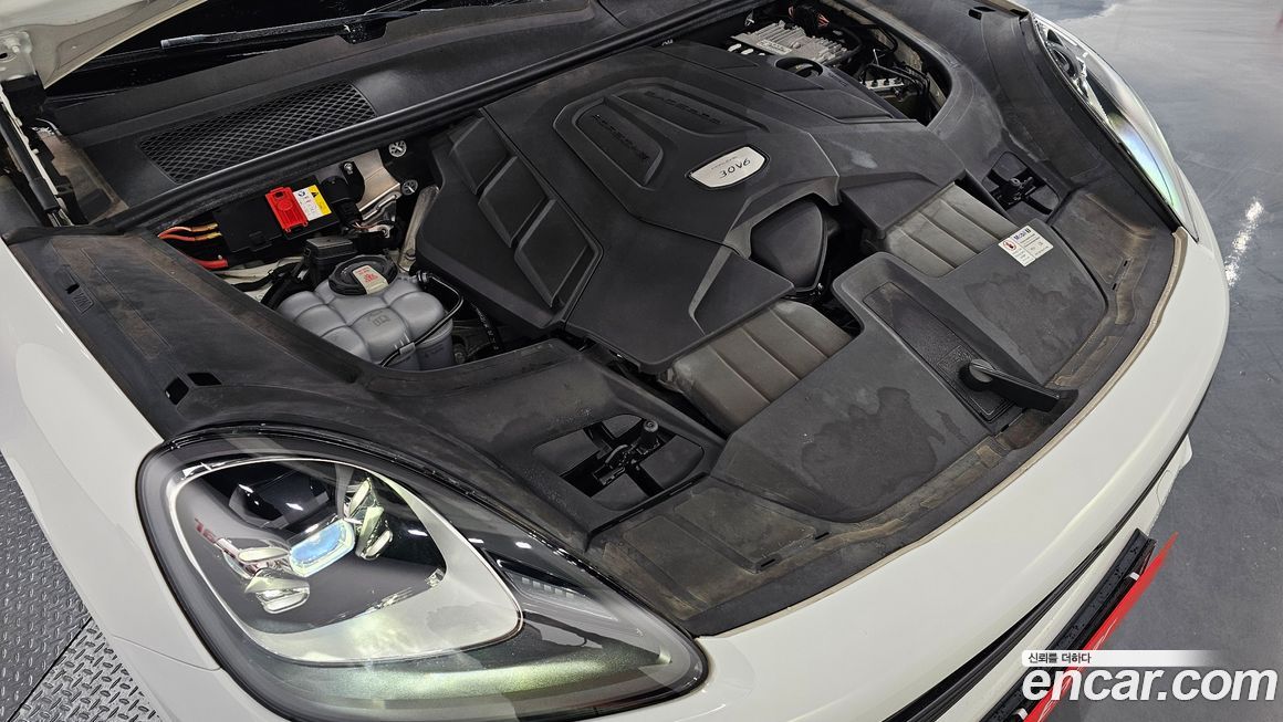 Porsche Cayenne 2021