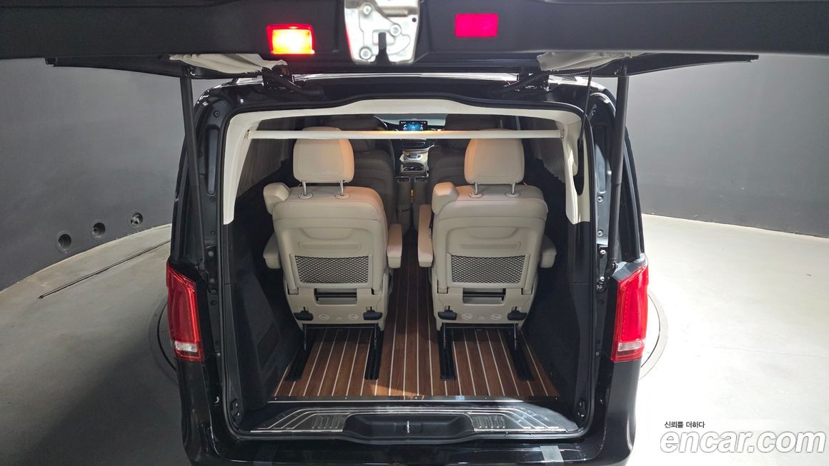 Mercedes-Benz V-Class 2023