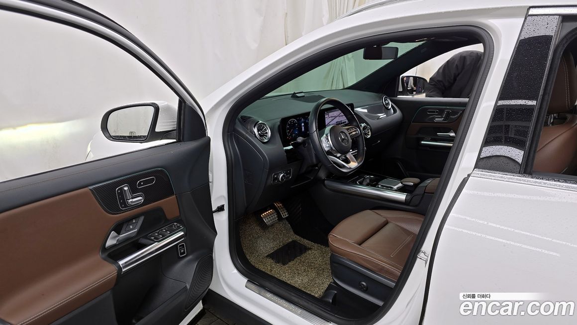 Mercedes-Benz GLA-Class 2021