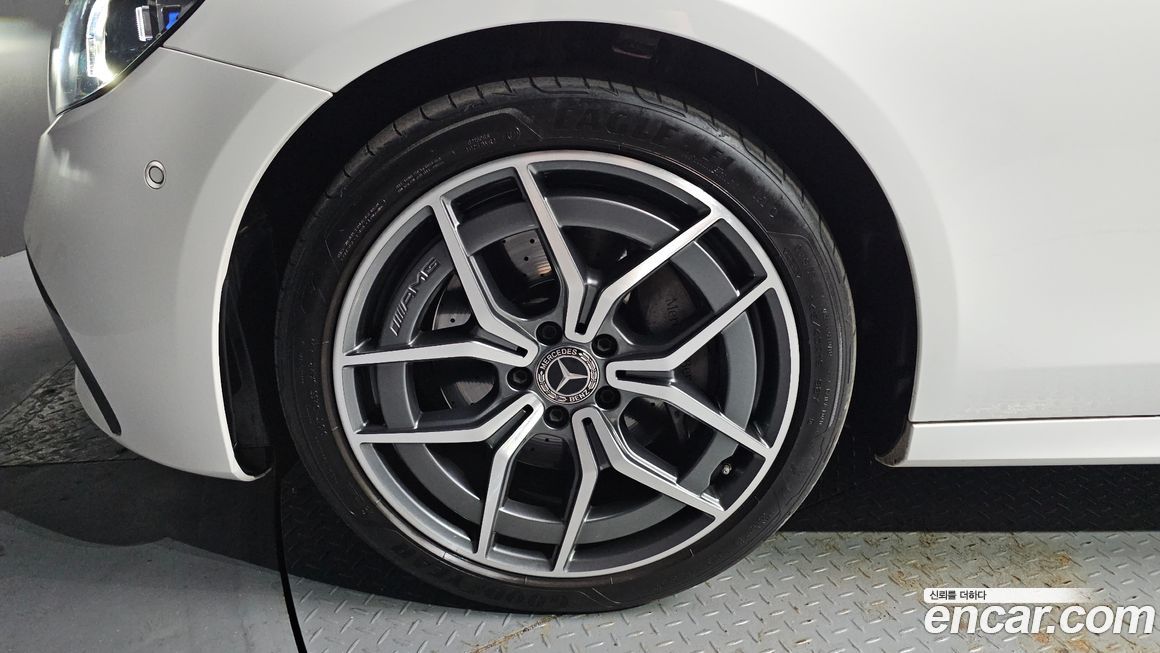 Mercedes-Benz E-Class 2023