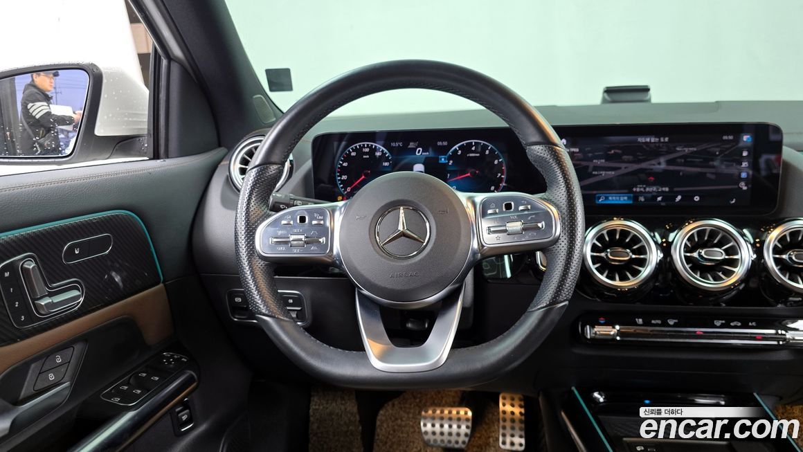 Mercedes-Benz GLA-Class 2021