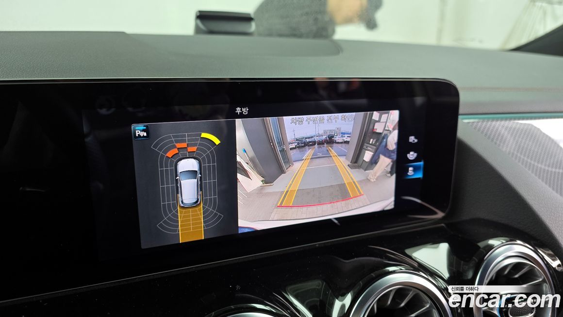 Mercedes-Benz GLA-Class 2021