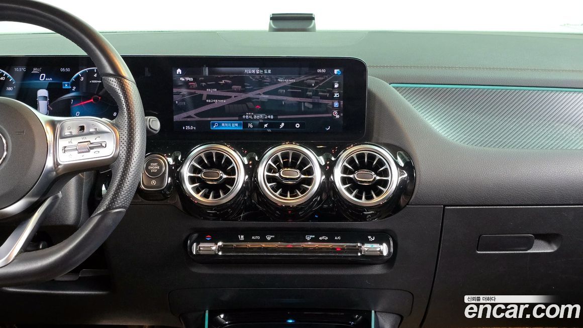 Mercedes-Benz GLA-Class 2021