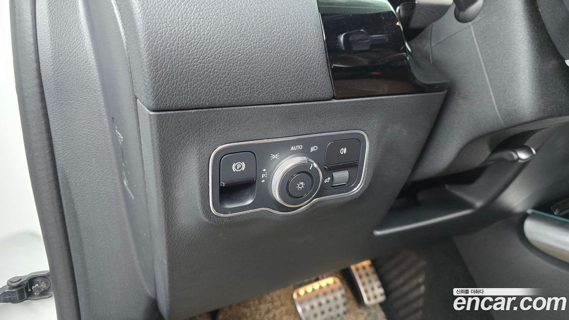 Mercedes-Benz GLA-Class 2021