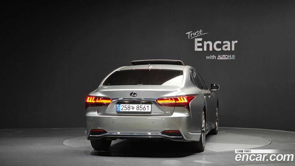Lexus LS 2023