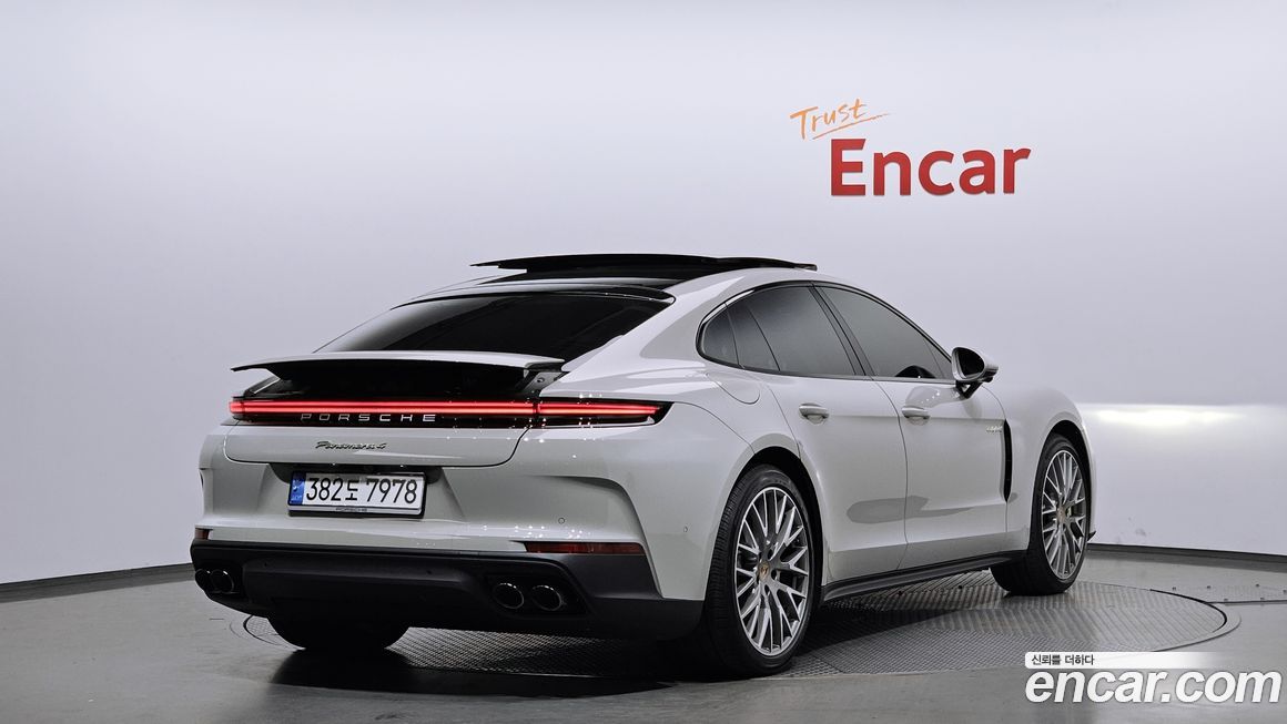 Porsche Panamera 2025
