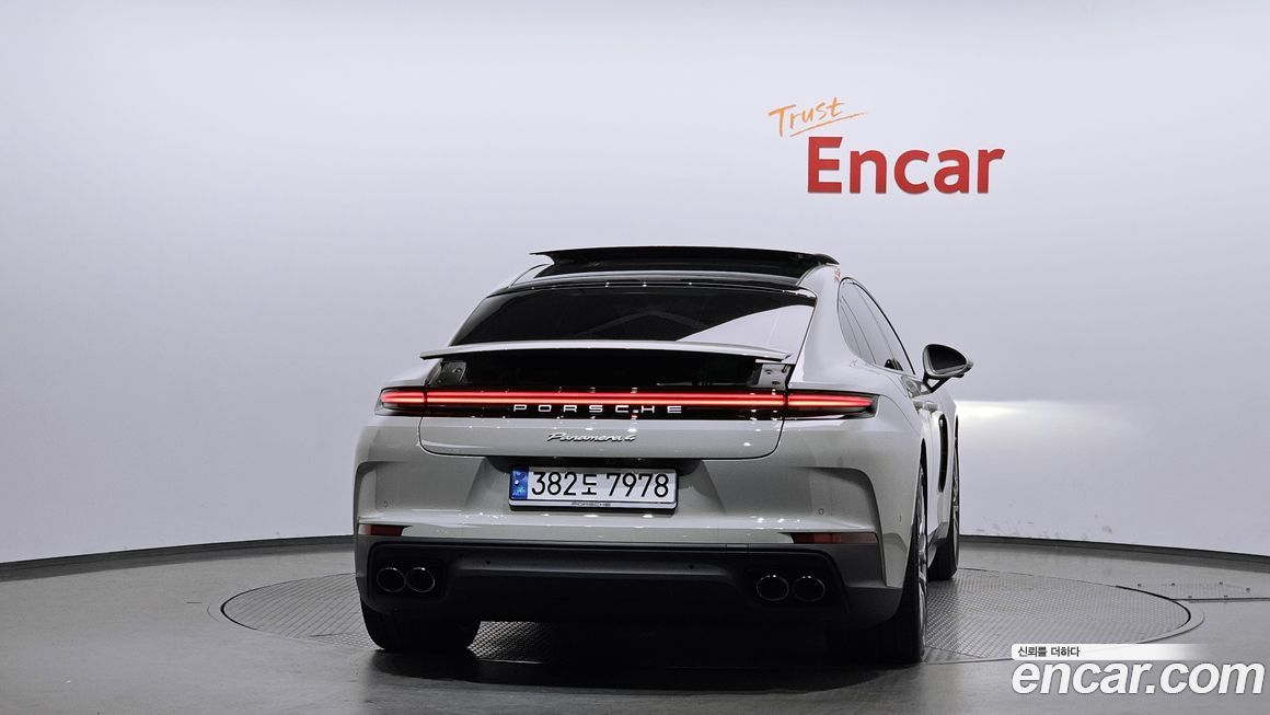 Porsche Panamera 2025