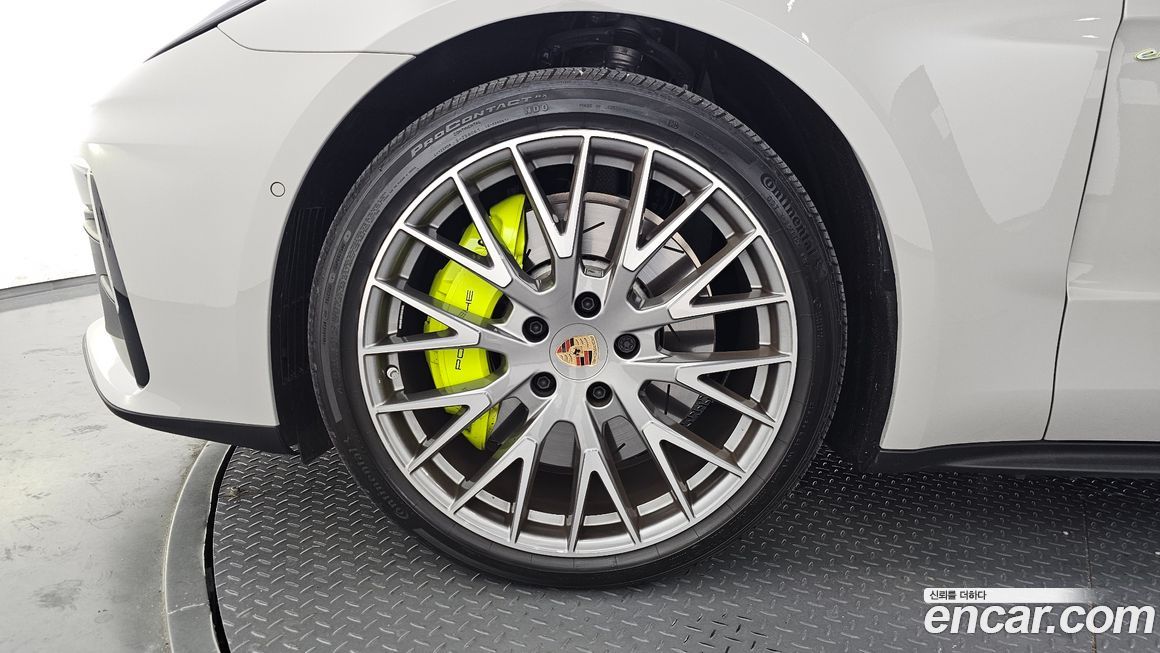 Porsche Panamera 2025