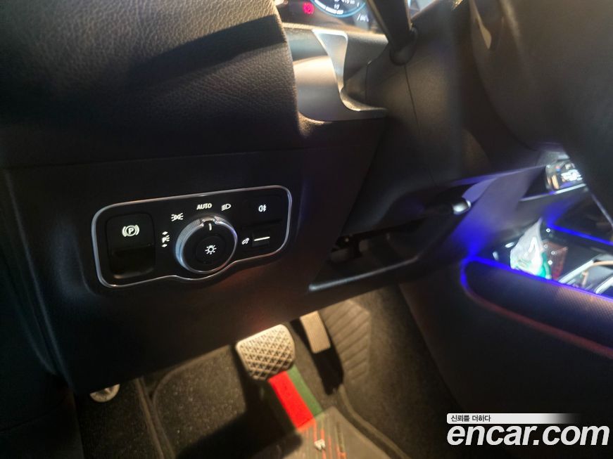 Mercedes-Benz GLB-Class 2021