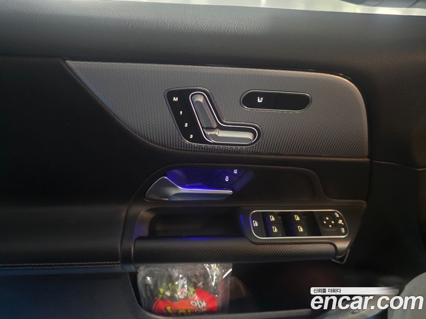 Mercedes-Benz GLB-Class 2021